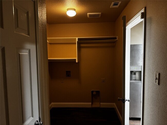 Foto del edificio - 5608 Humbert Ave