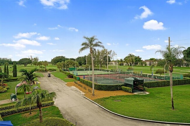 Foto del edificio - 361 S Hollybrook Dr