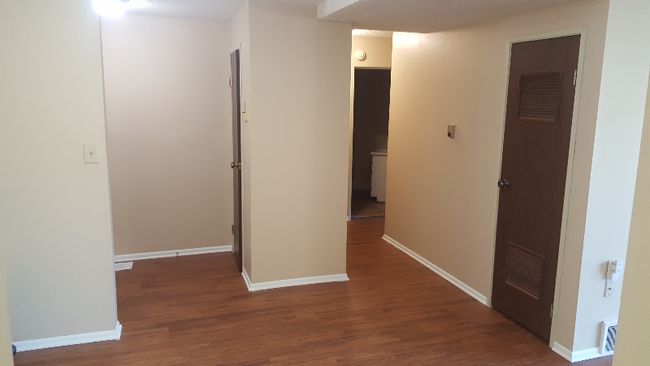 Building Photo - 1521 NE Parvin Rd