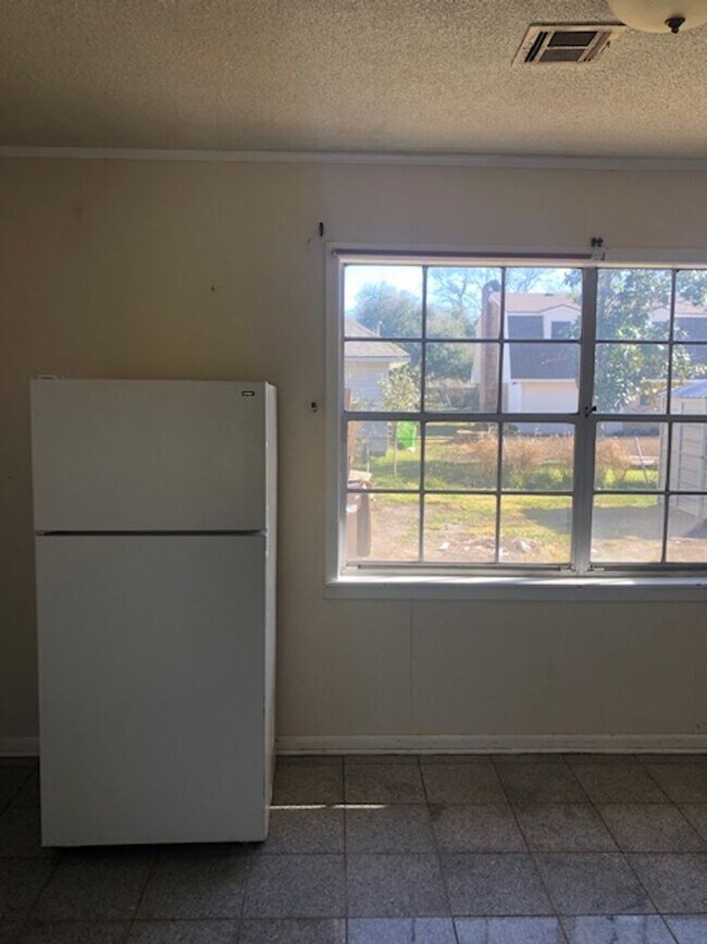 Building Photo - Three Bedroom Rental in Breaux Bridge!