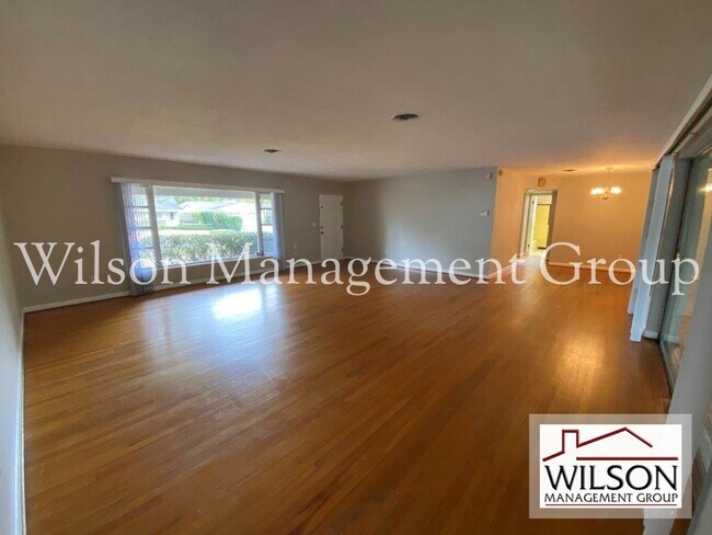 Foto del edificio - 3 br, 2 bath House - 2005 Howard Drive