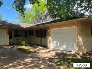 Building Photo - 2424-2426 Clearview Ave