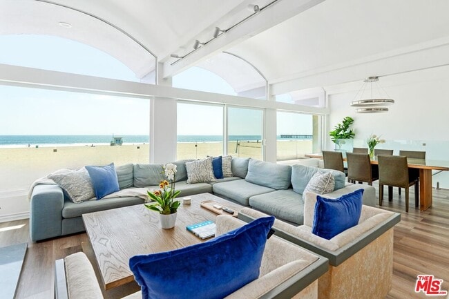 Foto del edificio - 3806 Ocean Front Walk