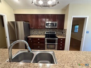 Building Photo - 758 Briarbend Dr