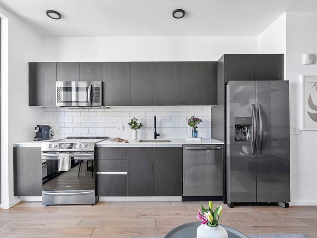 Building Photo - 398 NE 5th St