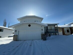 Building Photo - 9609-9672 72 Ave