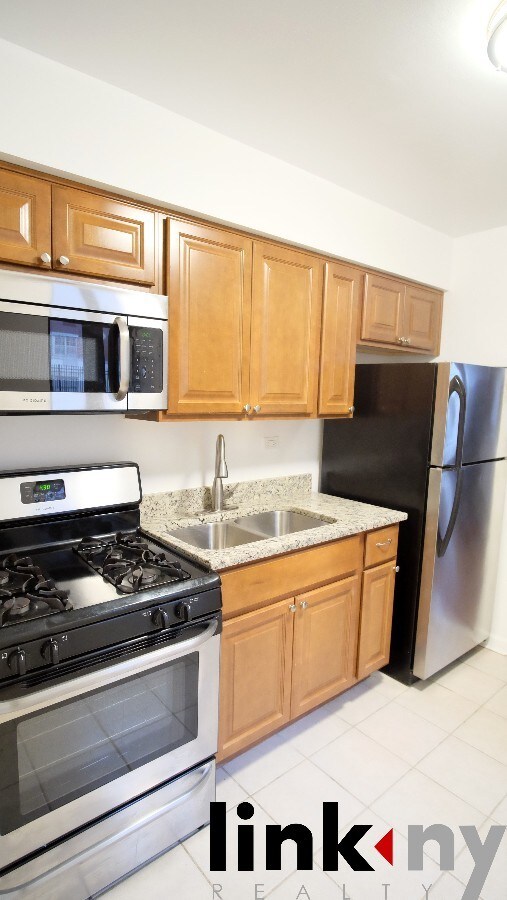 Building Photo - 15304 75th Ave