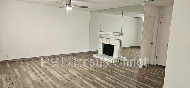Foto del edificio - 6162 Hidden Oaks St