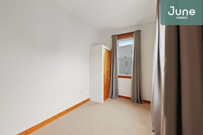 Building Photo - Twin room in 4-bed/1.0-bath Home