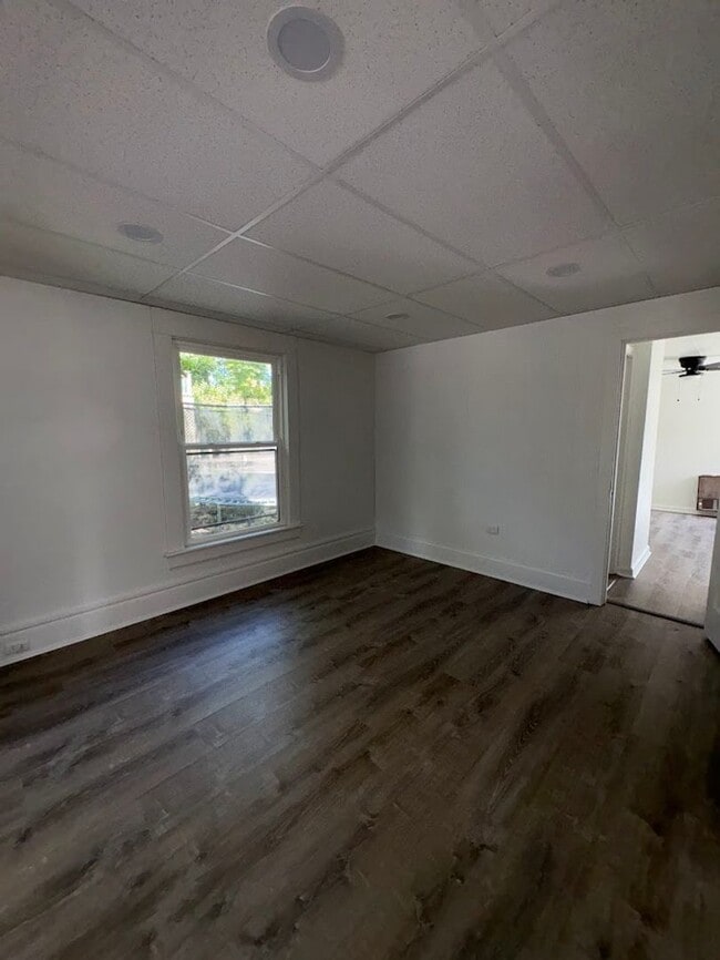 Building Photo - Three bedroom two bathroom home for rent