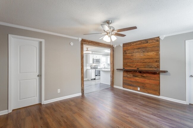Building Photo - 516 Hedgewood Dr