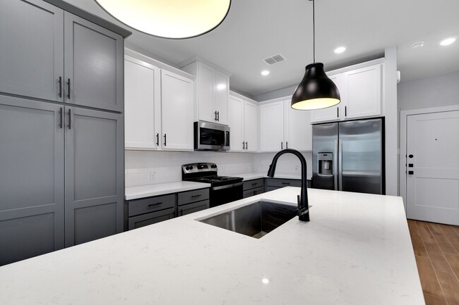 Quartz Countertops/Pendant lights - The Villas at Bella Vista