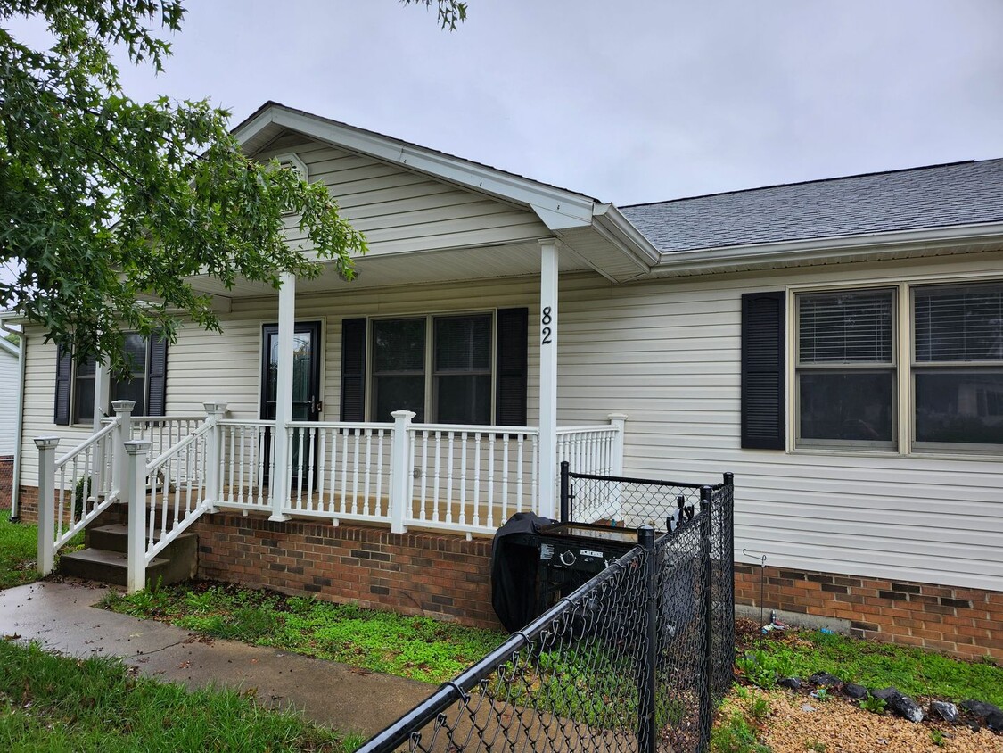 Primary Photo - Single Family 3 BR, 2 Bath Rental House in...
