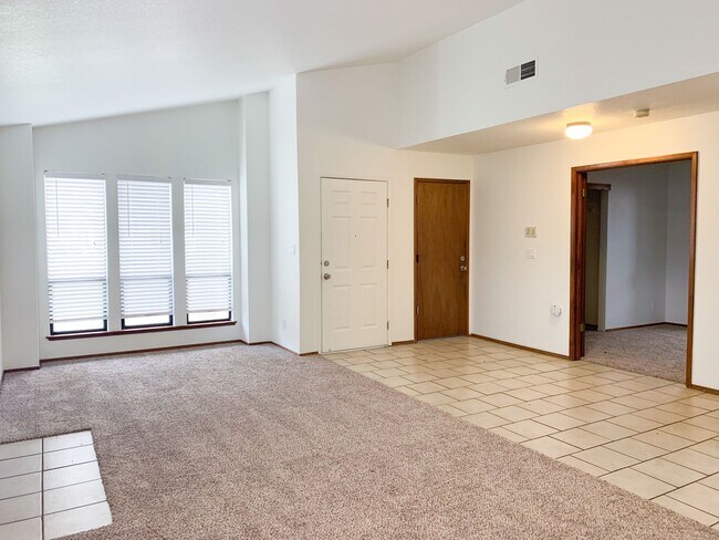 Building Photo - Charming 3 Bedroom 2 Bath Home in the Pock...