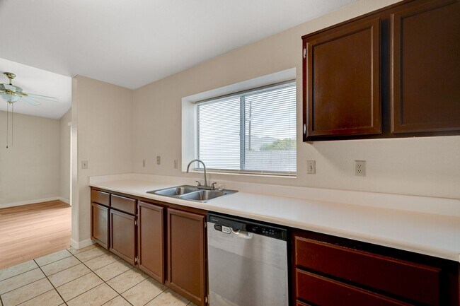 Foto del edificio - 2092 Crowley Way
