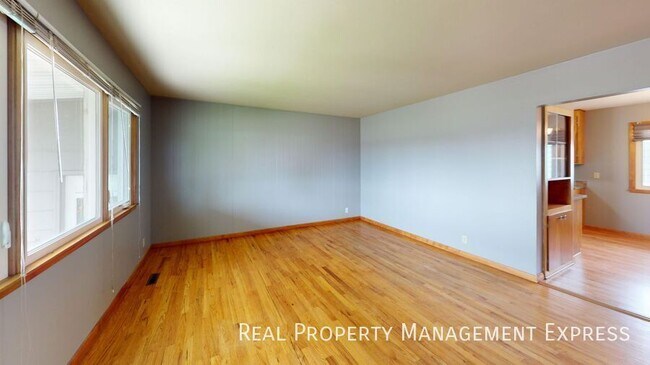 Building Photo - 2200 W 39th St