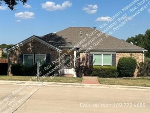 Building Photo - 3433 Country Club Dr