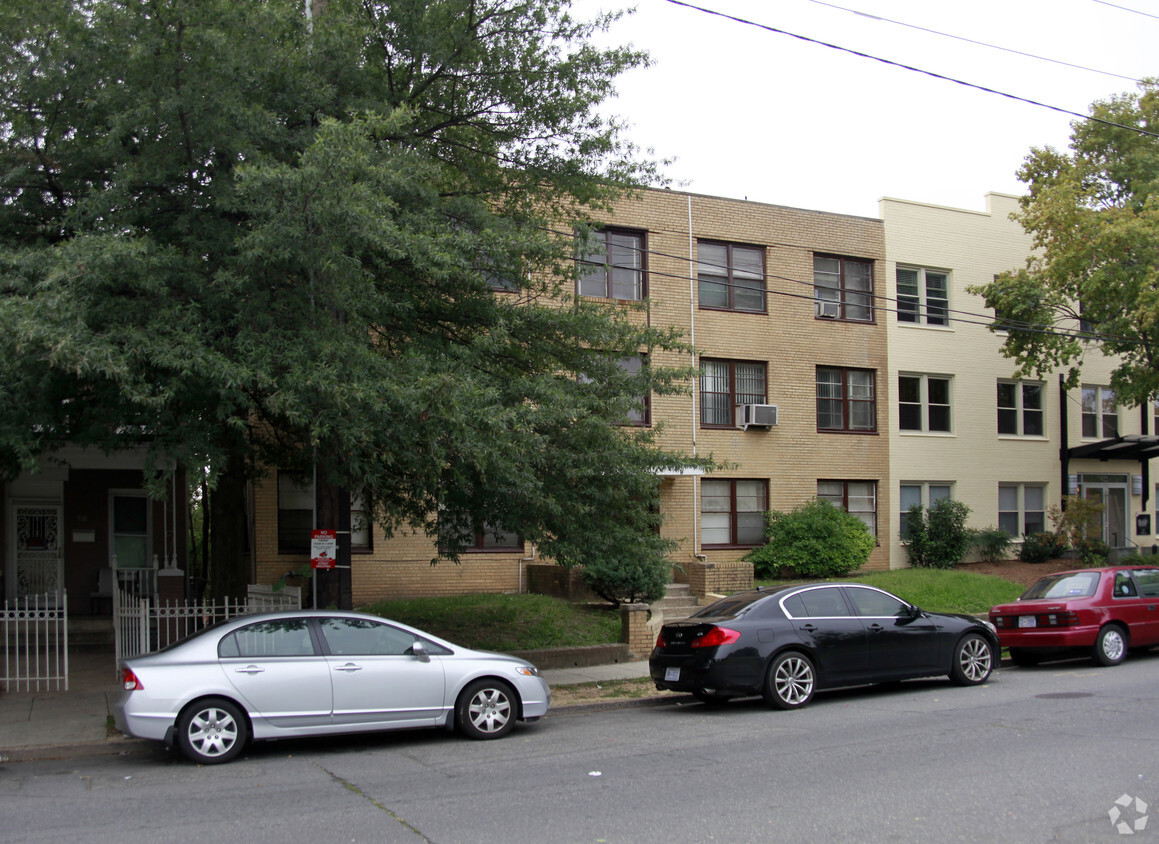 Building Photo - 920 Madison St NW