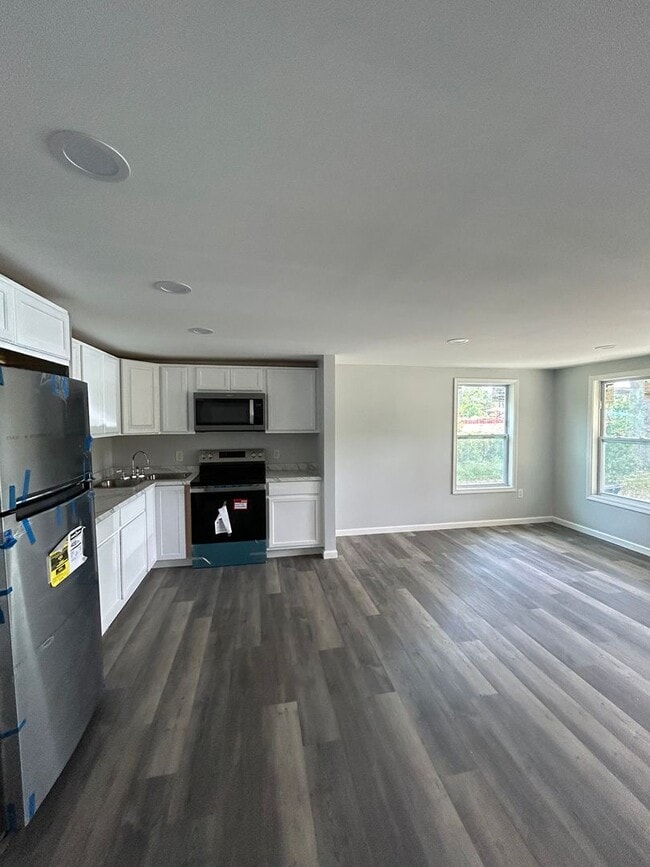 Building Photo - 3 Bed 2 Bath home