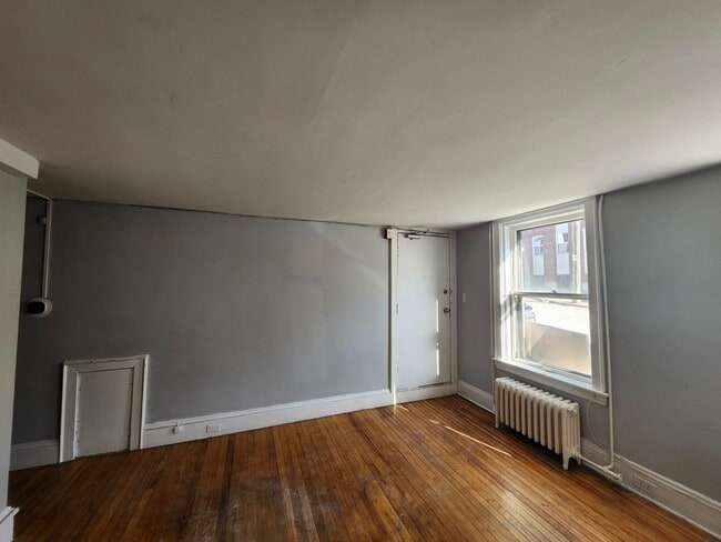 Building Photo - 77 Hazen St