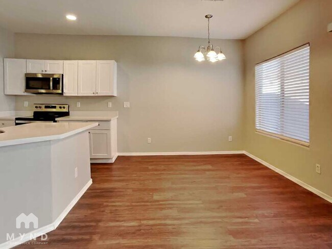 Building Photo - 506 W Gary Way