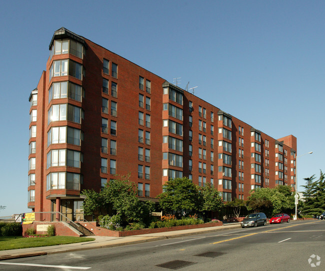 Building Photo - Carmel Plaza