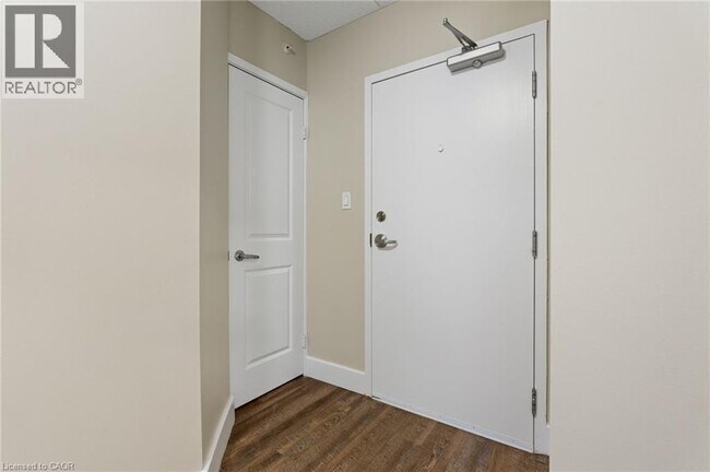 Building Photo - 149 Main St W