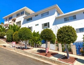 Building Photo - 674 W 27th St