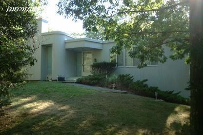 Primary Photo - 4 Clamshell Ave