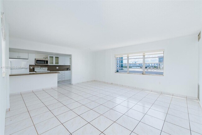 Foto del edificio - 1340 Lincoln Rd