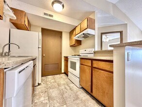Interior Photo - Briarwood II