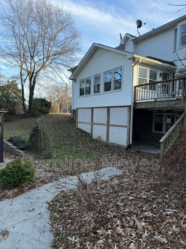 Building Photo - 121 Chipwood Ln