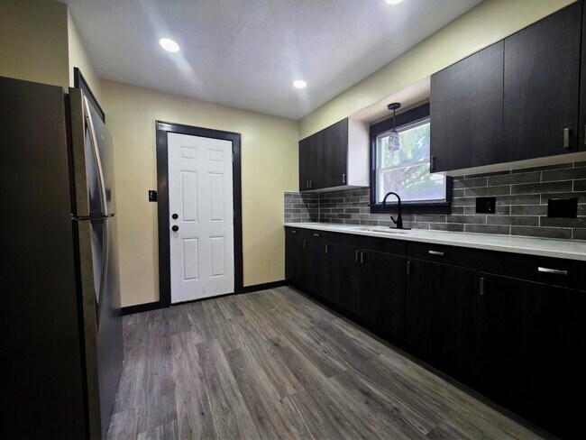 Foto del edificio - 745 Lafollette St