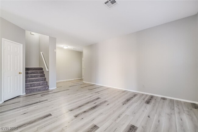 Foto del edificio - 341 Lander Dr