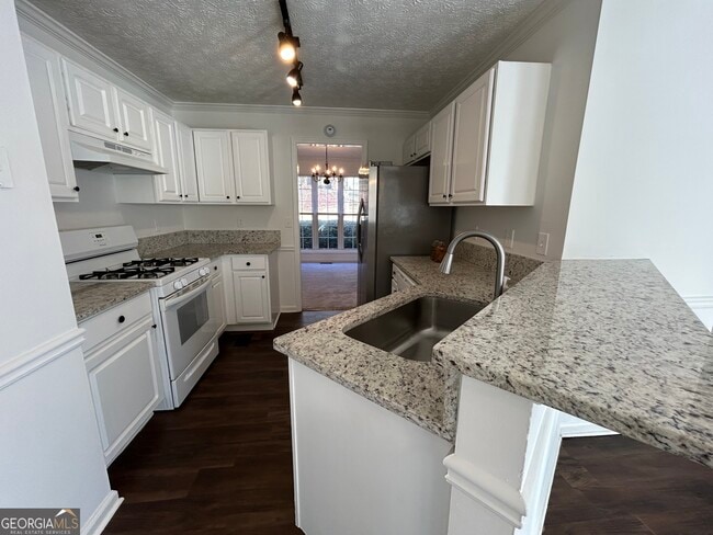 Building Photo - 2022 Whitfield Ln