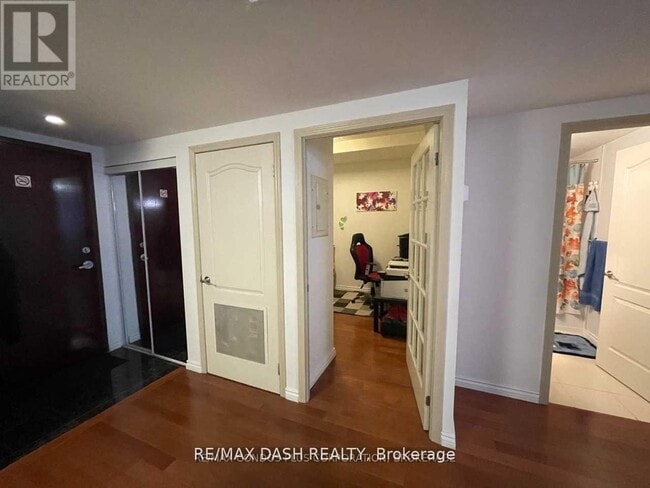 Building Photo - 263 Wellington St W