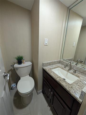 Foto del edificio - 6646 E Lovers Ln