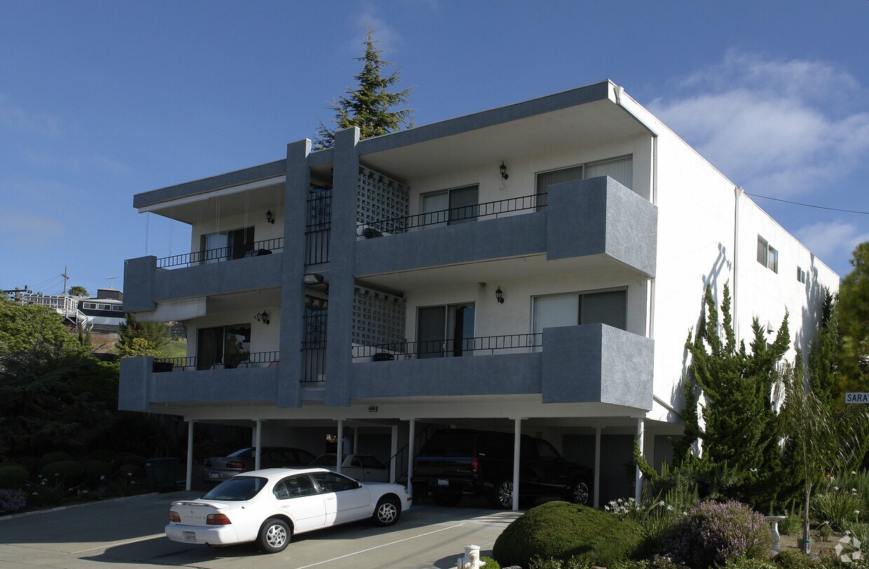 Building Photo - 16208 Saratoga St
