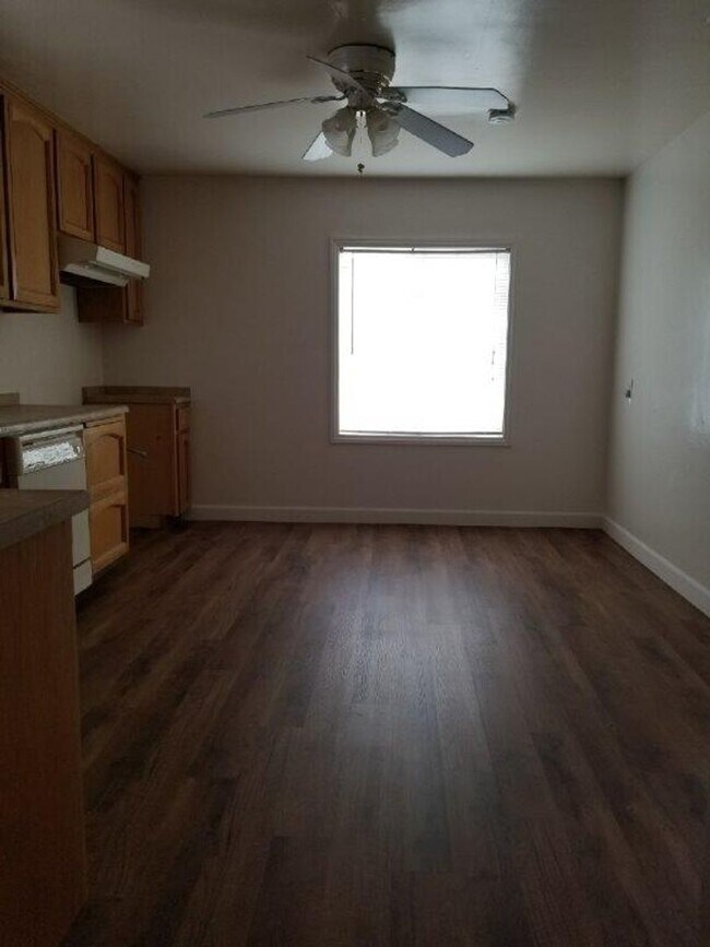 Foto del edificio - 13400 Rosedale Hwy