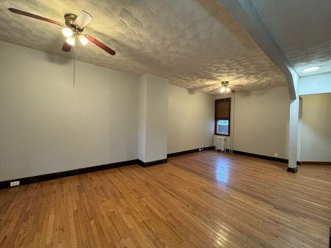 Foto del edificio - 5 Bedroom 1.5 Bath in Harrisburg!