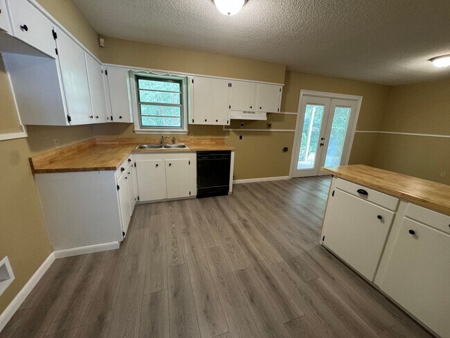 Foto del edificio - Like New 3 Bedroom home in Southern Hills