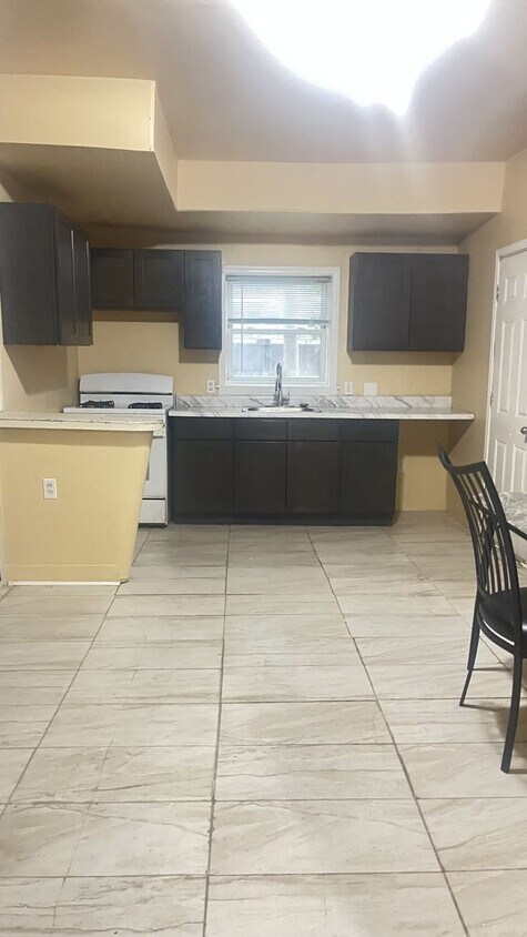 Primary Photo - Renovated 3 Br for rent