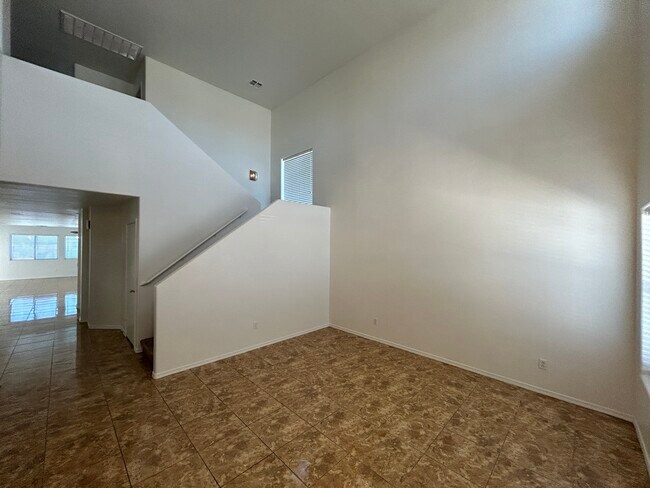 Foto del edificio - 7399 W Solano Dr S