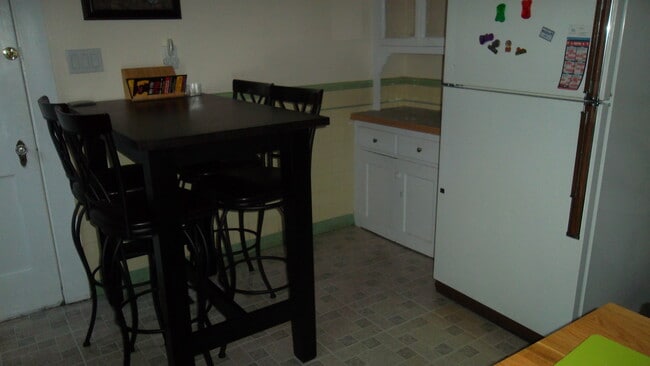 Building Photo - 33 Greycliff Rd