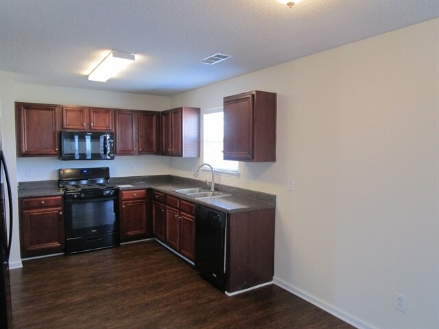 Foto del edificio - 4913 Bryant Dr