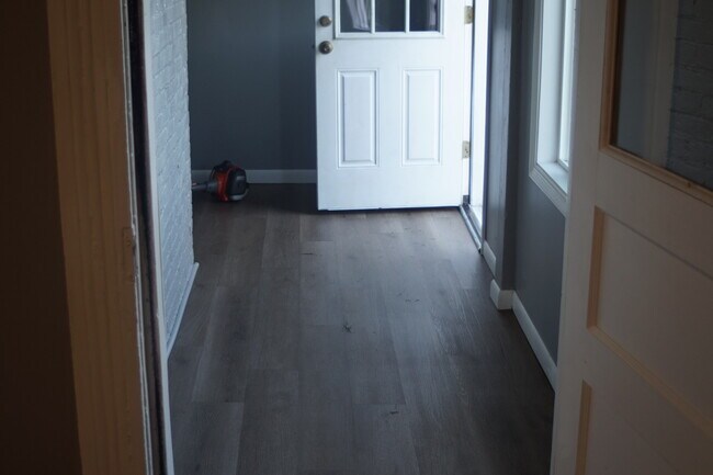 Foto del edificio - 628 S Logan Blvd