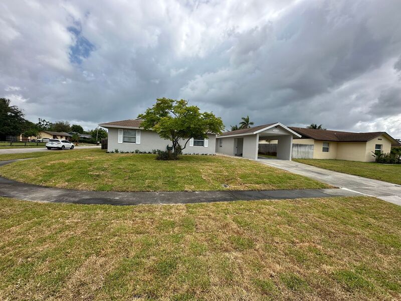Primary Photo - 10431 Pippin Ln