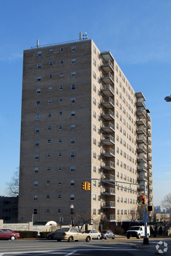 Summit House Apartments West New York, NJ