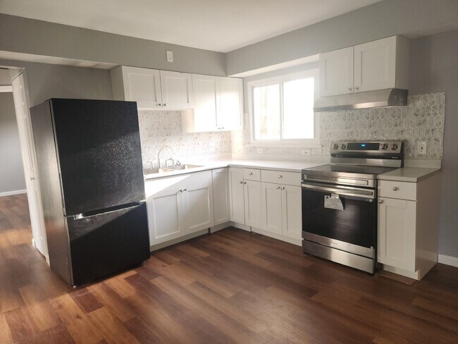 Foto del edificio - Completely Rehabbed Home in Oakville School District!