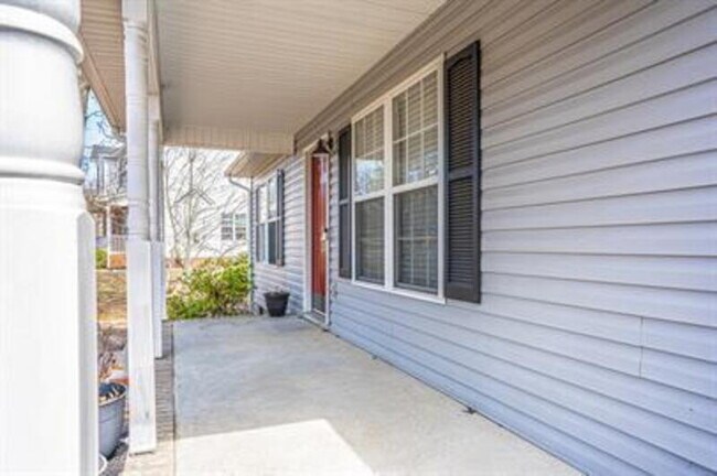 Building Photo - 475 Northview Dr